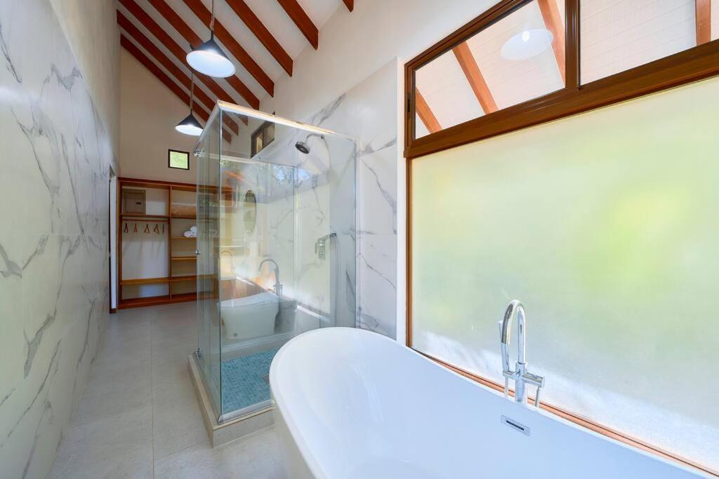 Casa Kristel - Exquisite Villa Getaway Puerto Viejo de Talamanca エクステリア 写真