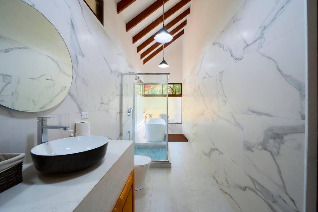 Casa Kristel - Exquisite Villa Getaway Puerto Viejo de Talamanca エクステリア 写真