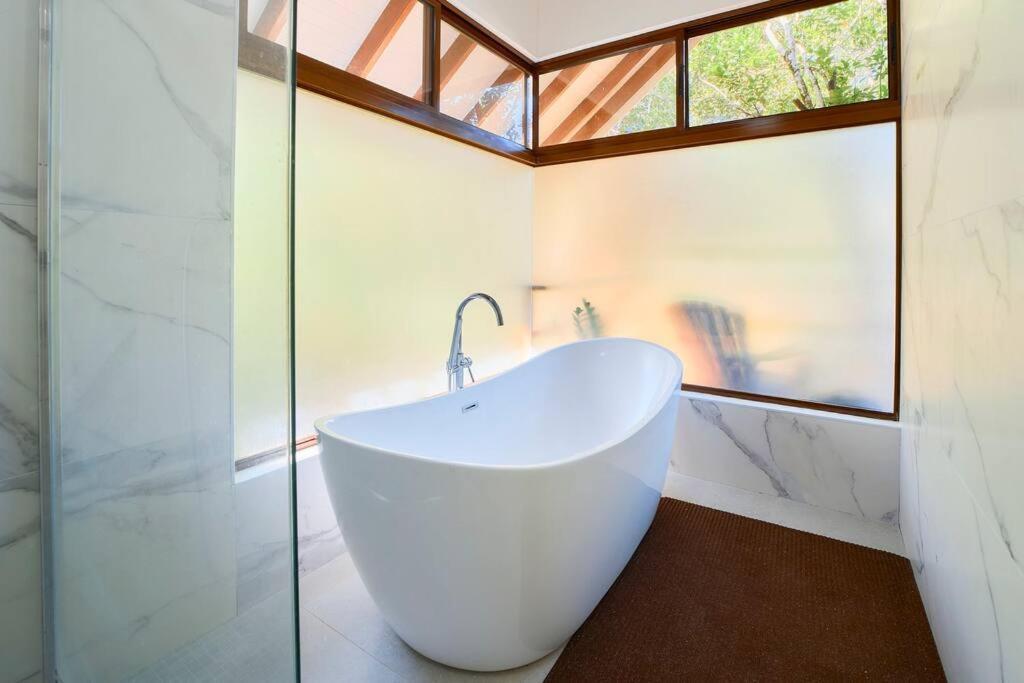 Casa Kristel - Exquisite Villa Getaway Puerto Viejo de Talamanca エクステリア 写真