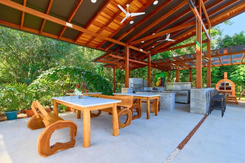 Casa Kristel - Exquisite Villa Getaway Puerto Viejo de Talamanca エクステリア 写真